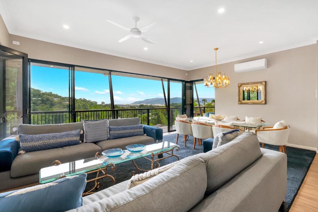 Photo of Livingroom in Bayview Heights