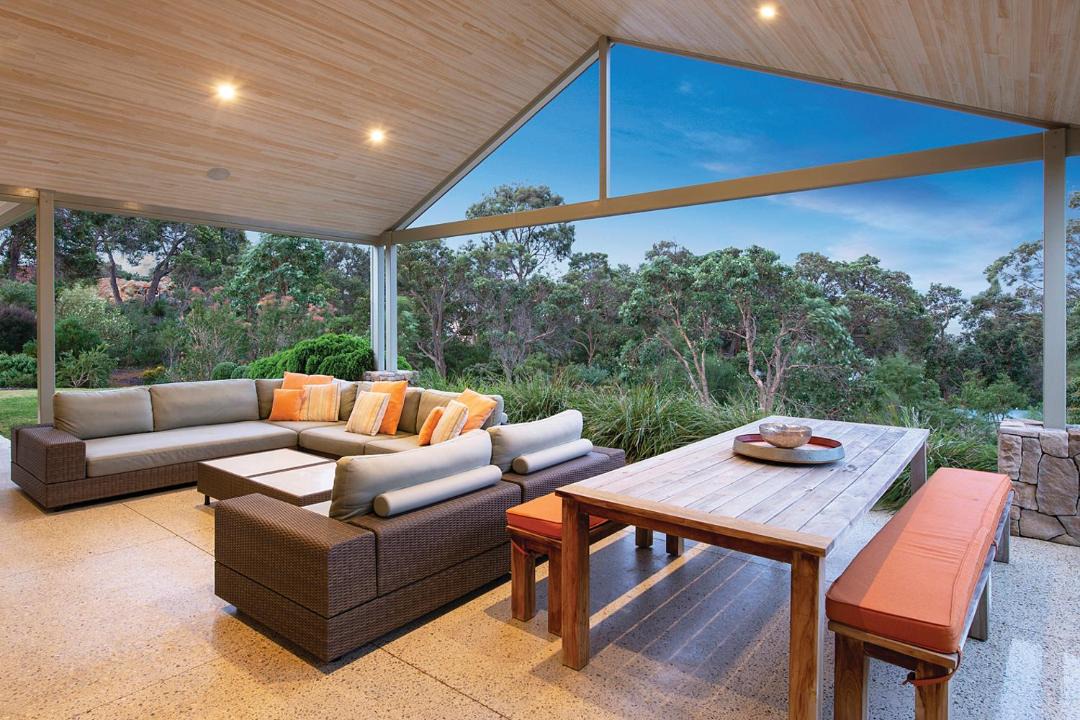 Photo of Patio Balcony in Eagle Bay