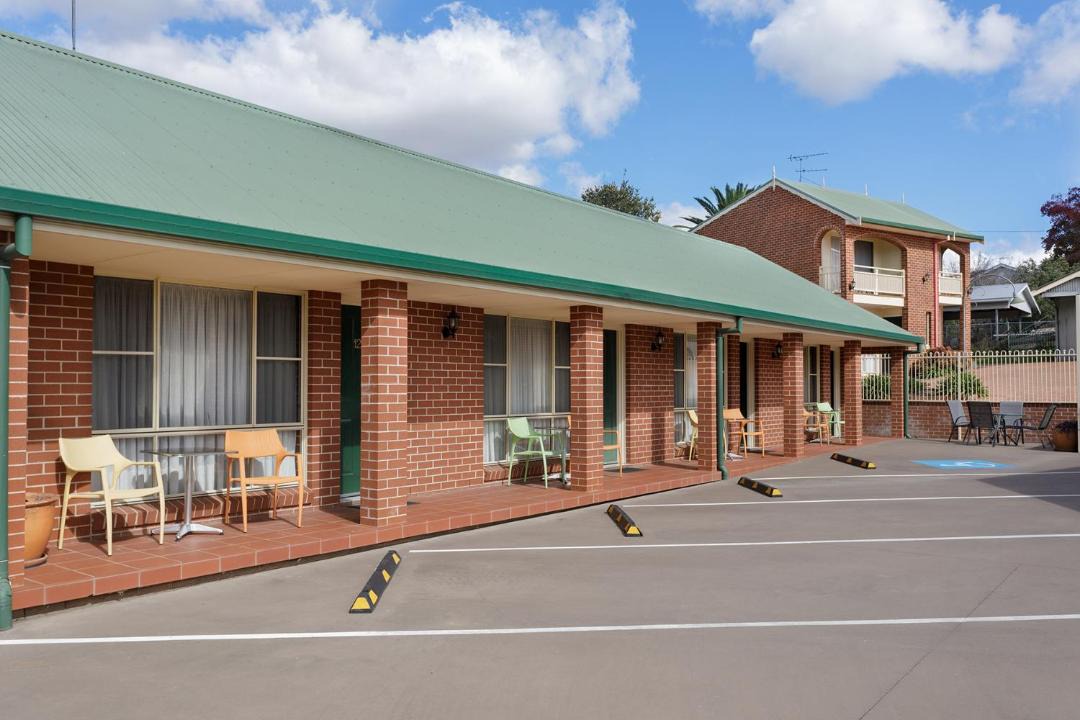 Photo of Others in West Tamworth