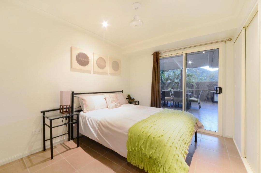 Photo of Bedroom in Hideaway Bay