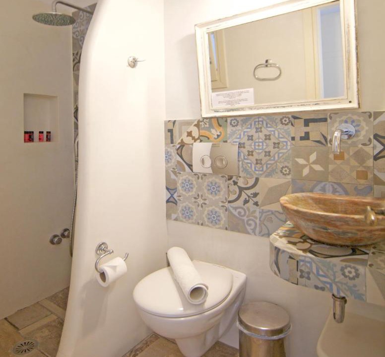 Photo of Bathroom in Katapola