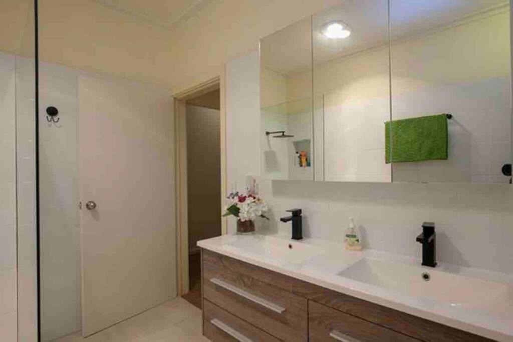 Photo of Bathroom in Corowa
