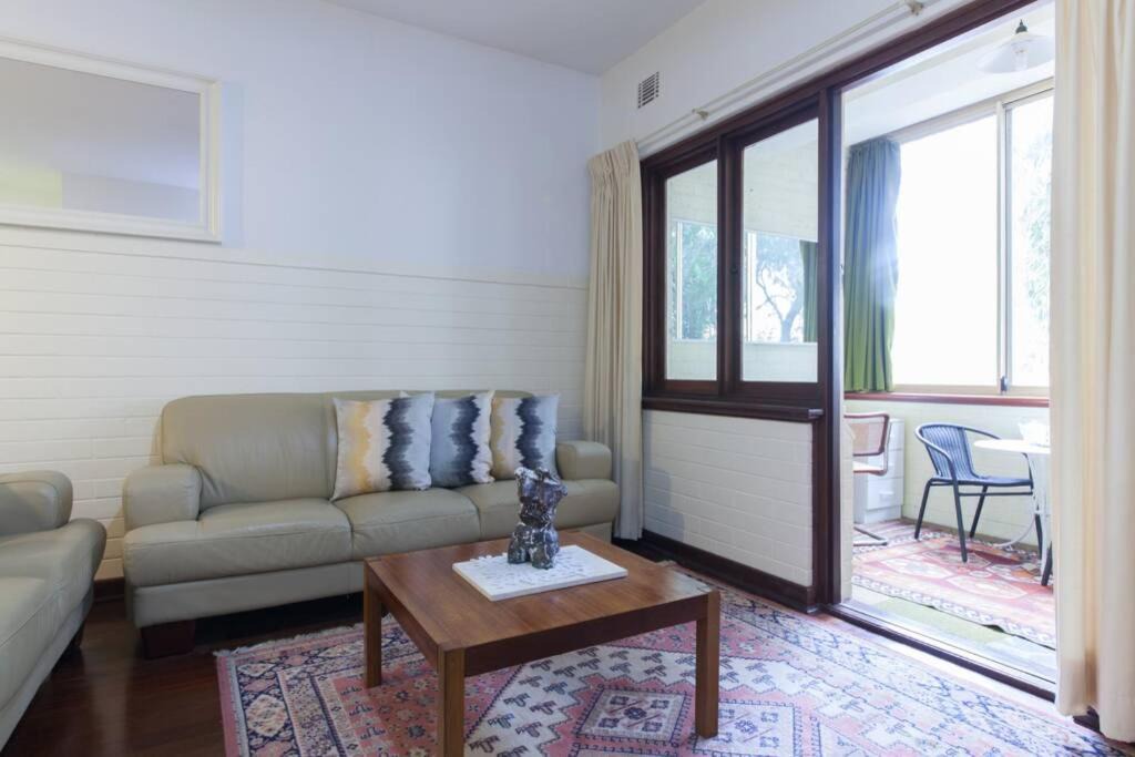 Photo of Livingroom in Crawley