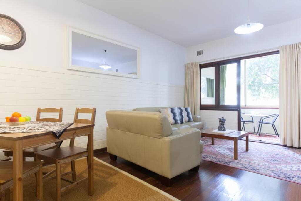 Photo of Livingroom in Crawley