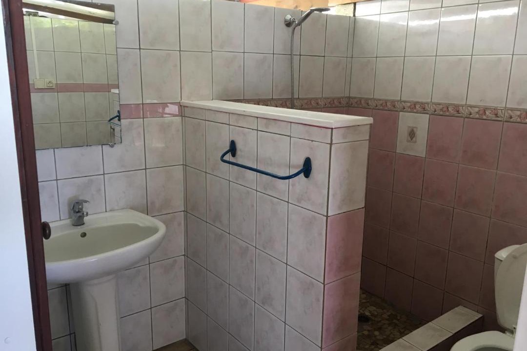 Photo of Bathroom in Teahupoo