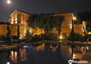 Arcus Suites in Aryiroupolis