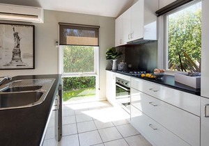Boatshed Villa Yellow Door