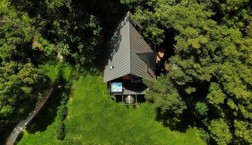 A-Frame in the Forest with Hot Tub, Fireplace and Mountain Views
