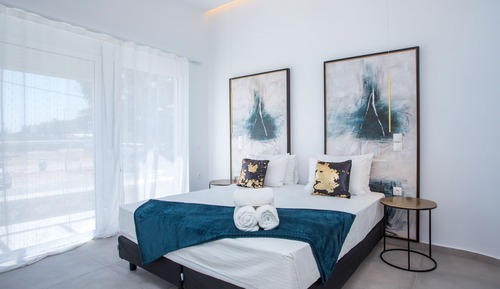 Junior Suite with Side Sea View