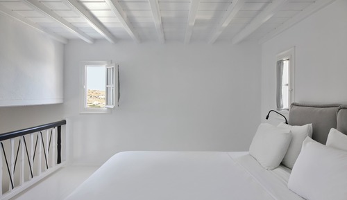 Honeymoon Suite, Sea View