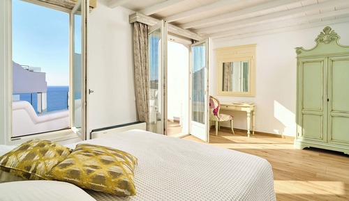 Idolio Villa with 2 Private Pools & 3 Outdoor Spa