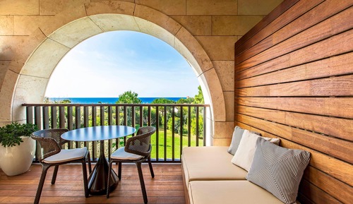 Deluxe Room, 1 King Bed, Partial Sea View (Balcony)