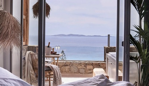 Delos Sea View Suite with Hot Tub