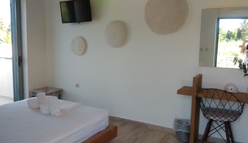 Junior Suite, 1 Queen Bed, Pool View
