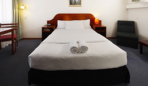 Triple Room, 1 Queen and 1 Single 