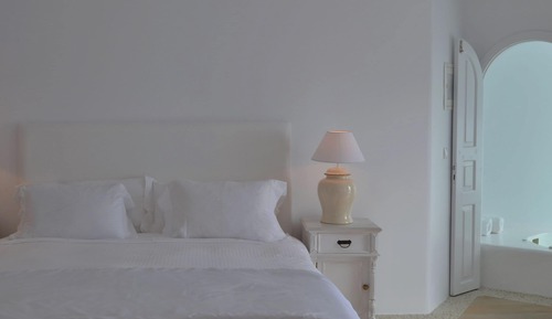Superior Suite with Jetted Tub - Gea House