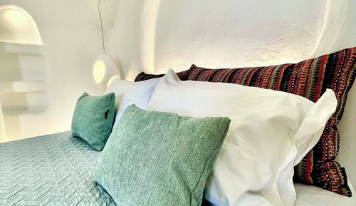 Petra Cave Retreat