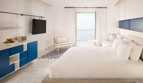 Panoramic Retreat Room