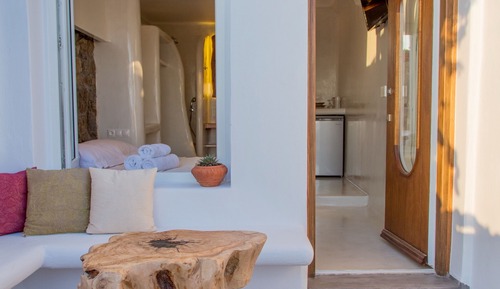 Deluxe Studio (Ground Floor, 2 Adults)