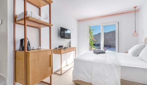 Deluxe Room, Pool View