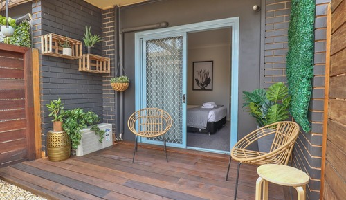 Deluxe Studio, 1 Queen Bed, Garden View