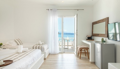 Deluxe Triple Room, Sea View, Beachfront