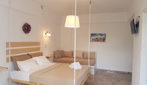 Studio (3 Adults)