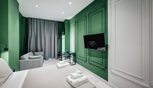Deluxe Suite, 1 Queen Bed with Sofa bed