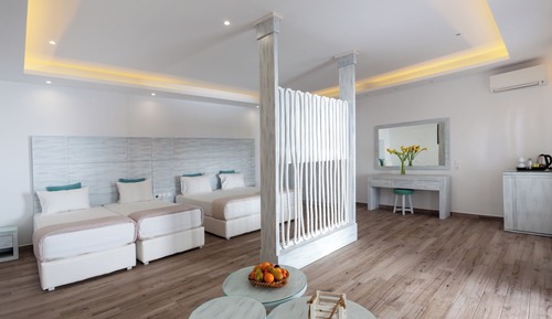 Deluxe Quadruple Room with Spa Bath