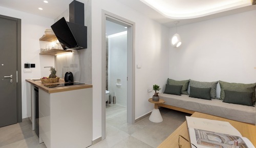 Deluxe Studio Suite, Partial Sea View