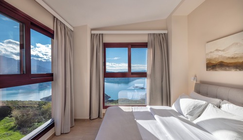 Room, Lake View