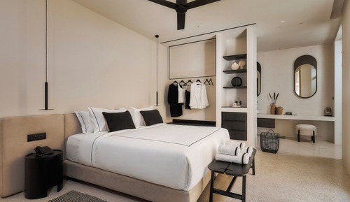 EOS Suite with Private Pool and Sea View
