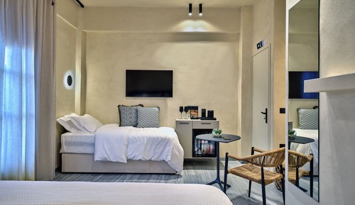 Luxury Triple Room, Patio, Mountain View