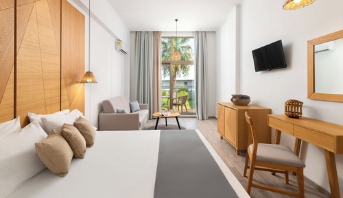 Superior Double Room, Balcony, Garden View