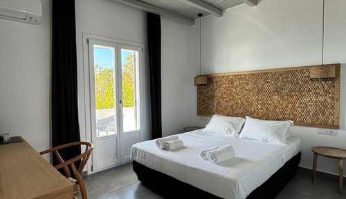 Single Room, Sea View