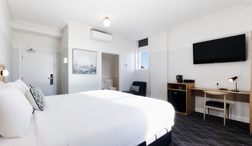 Standard Room, 1 King Bed, Non Smoking, Ensuite