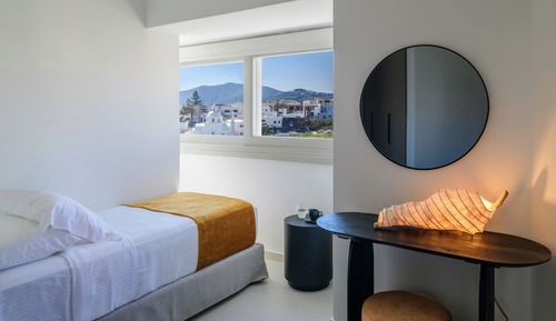 Premium 2 Bedroom Suite with Hot Tub and Sea View
