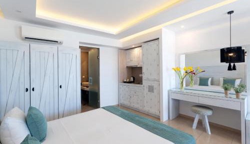 Large Studio with Sea View