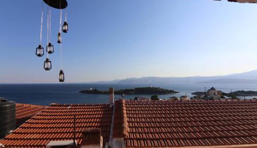 Two-Bedroom Apartment with Balcony and Sea View