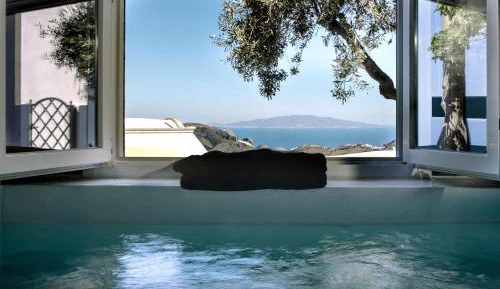 One-Bedroom Apartment with Sea View and Balcony