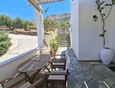 Deluxe One-Bedroom Apartment with Garden View