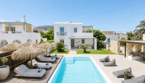 Three-Bedroom House with Private Pool 