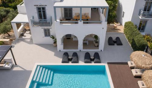 Four-Bedroom House with Private Pool