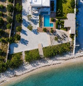 Villa - Beach Front