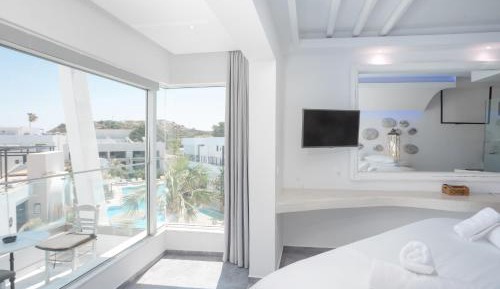 Suite with Pool View