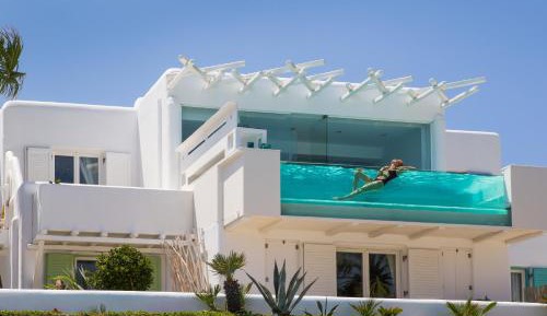Suite with Private Pool - Signature 130 with Glass Pool 