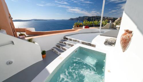 Deluxe Cave Villa with outdoor Hot Tub and Caldera View