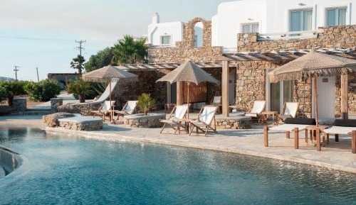 Deluxe Quadruple Room with Pool View