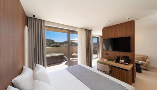 Executive Suite with Hot Tub