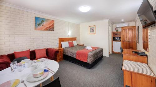 Standard Queen Room